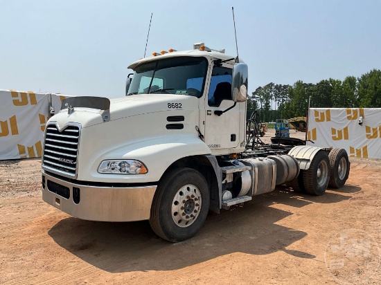 2016 MACK CXU 613(PINNACLE) TANDEM AXLE DAY CAB TRUCK TRACTOR VIN: 1M1AW07Y8GM052414