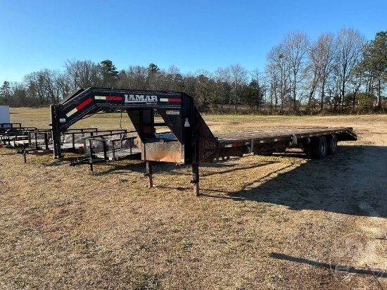 LAMAR  26' FLATBED TRAILER