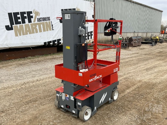 2022 SKYJACK SJ20 SN: A601000718 VERTICAL MAST LIFT