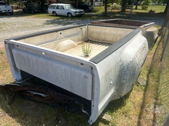 SILVERADO DUALLY TRUCK BED