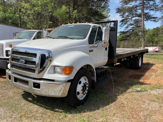 2005 FORD F-650 SINGLE AXLE REGULAR CAB FLATBED TRUCK VIN: 3FRWF65H75V168942