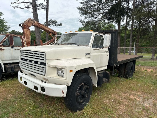 1981 FORD F-600 A/A FLATBED TRUCK VIN: 1FDMF60H9BVA10908