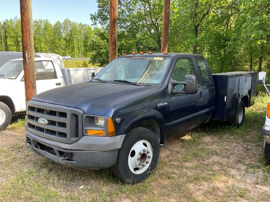 2005 FORD F-350 UTILITY TRUCK VIN: 1FDWX36Y85EB56233