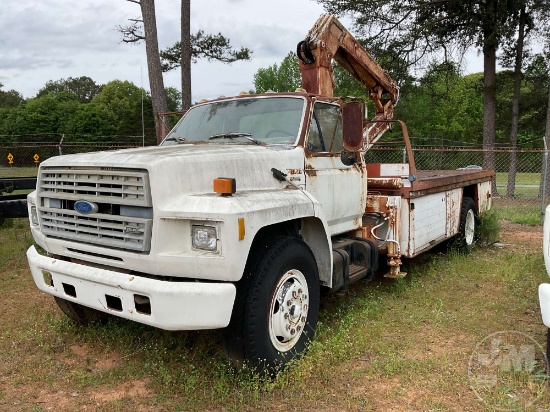 1987 FORD F-800 BOOM/CRANE TRUCK VIN: 1FDNF82H0HVA06879