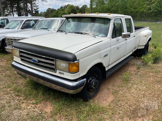 1989 FORD F-350 XLT LARIAT XLT CREW CAB 4X2 PICKUP VIN: 2FTJW35G9KCB18554