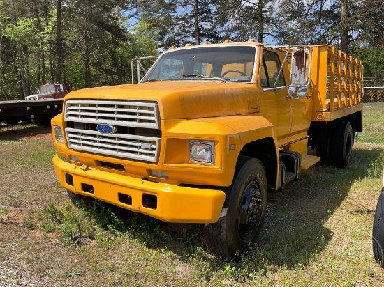 FORD F700 VIN: F70KVA43672 S/A STAKE TRUCK
