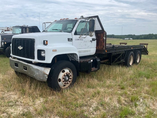 1999 CHEVROLET C8500 TANDEM AXLE REGULAR CAB FLATBED TRUCK VIN: 1GBT7H4C7XJ102268