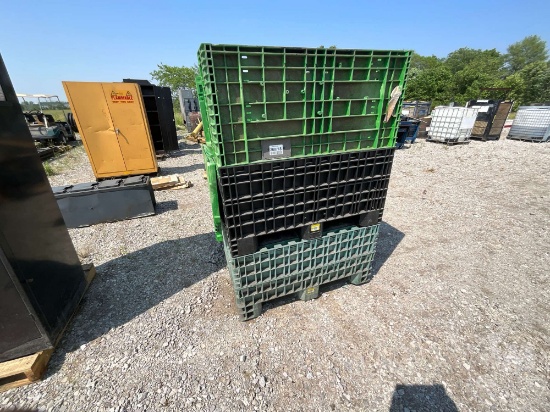 LOT OF 2 COLLAPSIBLE CRATES WITH CONTENTS
