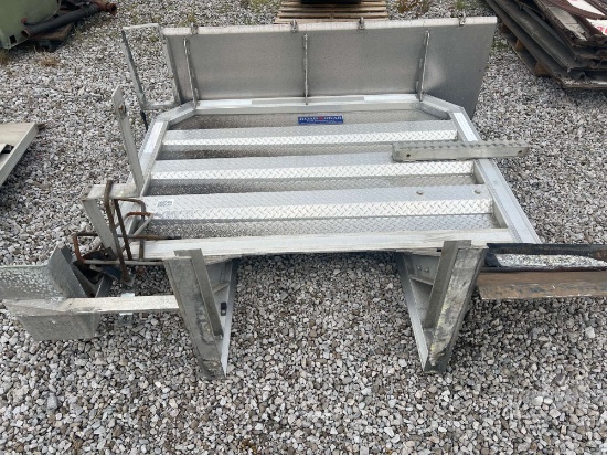 COMMERCIAL HEADACHE RACK WITH STAINLESS STEEL MUD FLAPS