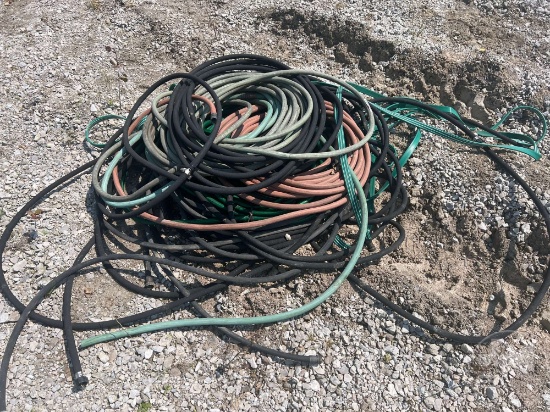A LOT OF VARIOUS WATER HOSES