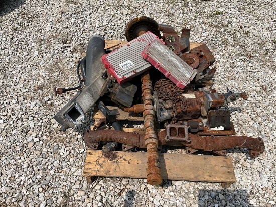 PALLET OF VARIOUS ENGINE PARTS