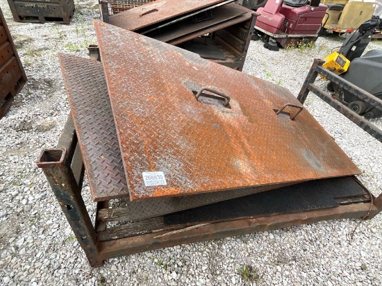 2 CRATES OF STEEL PLATES WITH LIFTING HANDLES