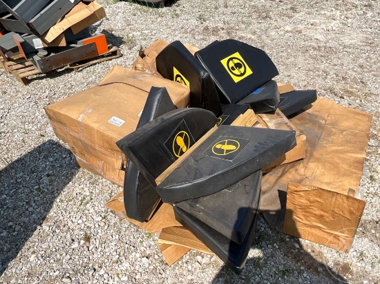 LOT OF VARIOUS SHAPED CUSHIONS