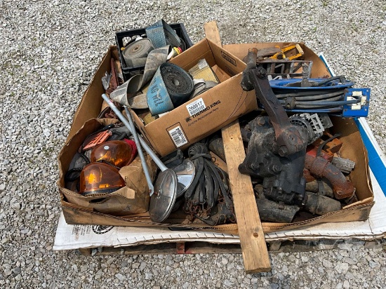 PALLET WITH TIE DOWN STRAPS, BUNGIE STRAPS & HOSE REEL