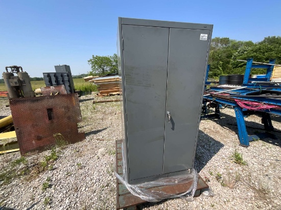 LOT OF 2 METAL CABINETS WITH SHELVES