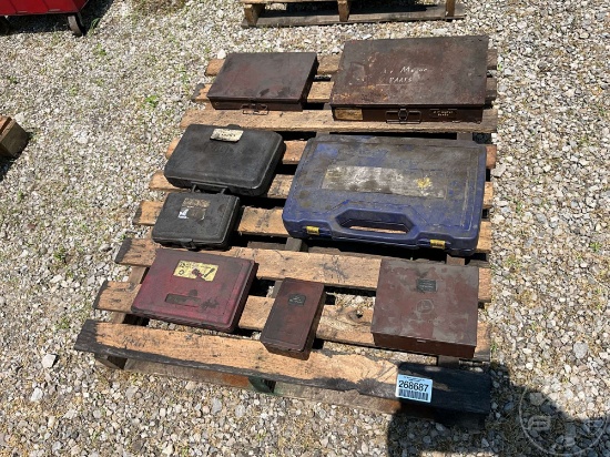 LOT OF VARIOUS ITEMS TO INCLUDE DYE & TAP SET