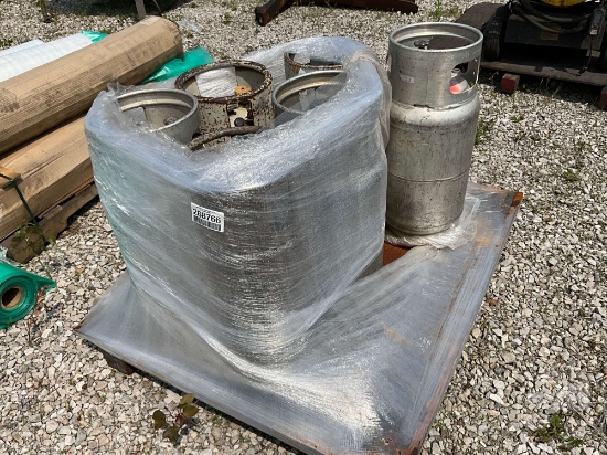 PALLET OF 6 PROPANE TANKS