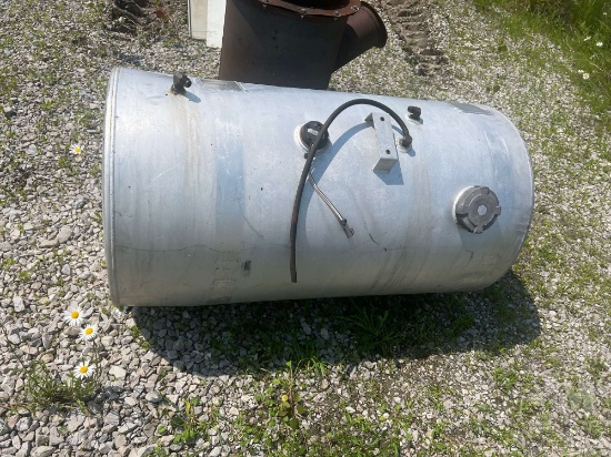 COMMERCIAL TRUCK GAS TANK