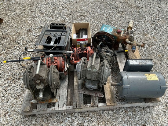 TWO PALLET OF VARIOUS ENGINE PARTS