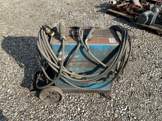 MILLER MILLERMATIC 250 WIRE WELDER 250 AMP PORTABLE WELDER SN: KC266790