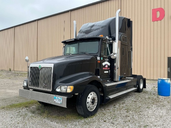 1999 INTERNATIONAL 9400 SINGLE AXLE SLEEPER TRUCK TRACTOR VIN: 2HSFKAEN7XC037135