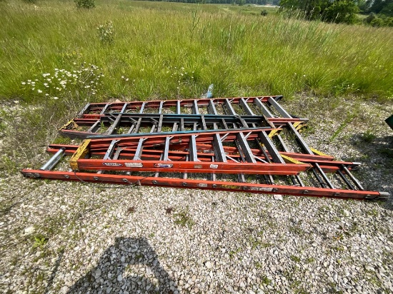LOT OF 4 A FRAME LADDERS & 1 EXTENSION LADDER