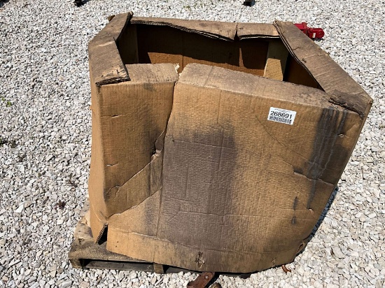 PALLET OF METAL TONGS