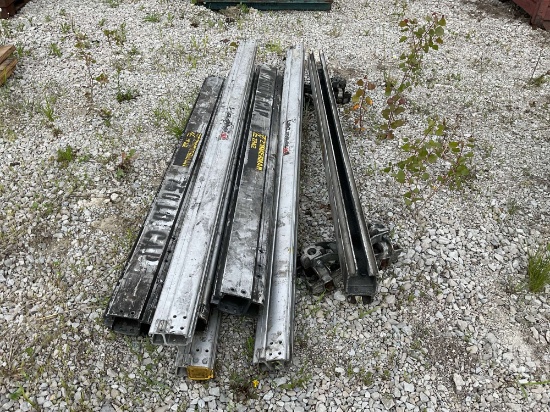 HOST-TRACKS, CHAINS WITH A CART AND GRINDER