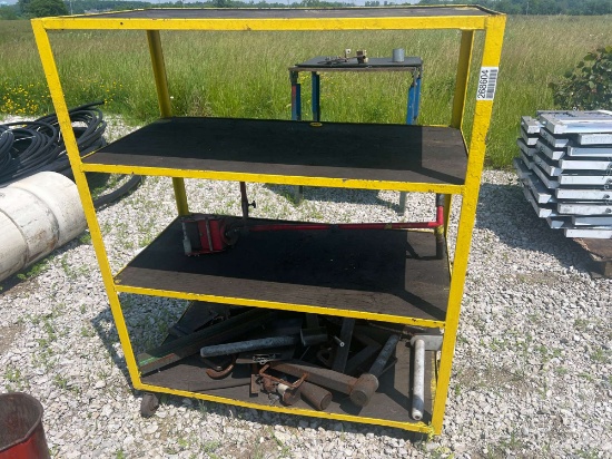 LOT OF 2 WORKSHOP SHELFS WITH CONTENT AND BARREL CAHIN