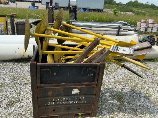 CONTAINER OF SIGN STANDS