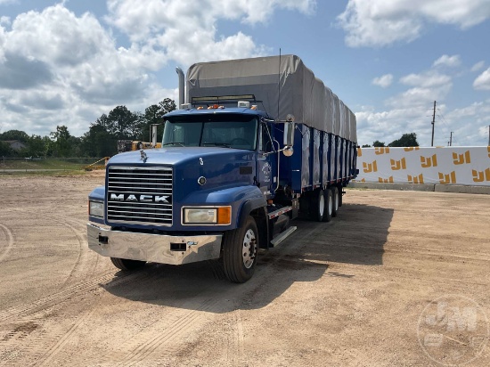 2001 MACK CL713 TRI/A COTTON HAULING  VIN: 1M2AD09C01M011382