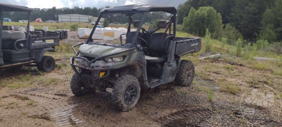 2017 CAN AM DEFENDER UTV SN: 3JBUGAN43HK000130