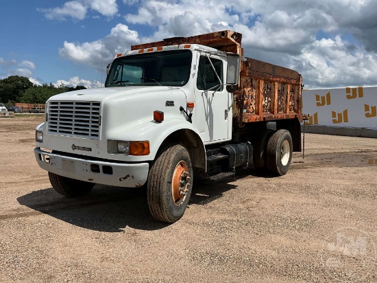 2001 INTERNATIONAL 4700 SINGLE AXLE DUMP TRUCK VIN: 1HTSCAAN71H396093