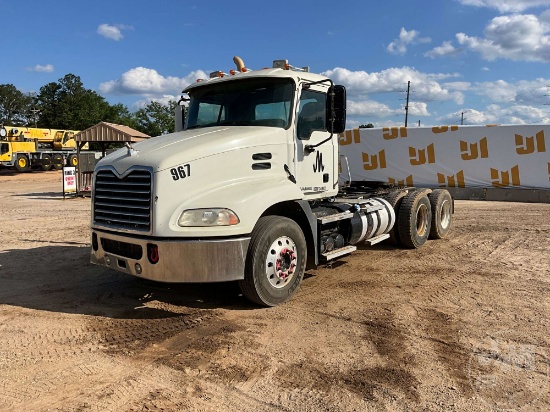 2012 MACK CXU613 (PINNACLE) TANDEM AXLE DAY CAB TRUCK TRACTOR VIN: 1M1AW09Y1CM018967