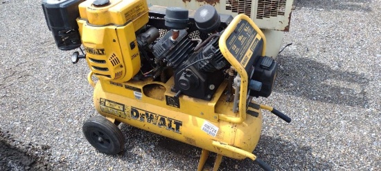 DEWALT DEWALT WHEELED AIR COM  PORTABLE AIR COMPRESSOR SN: 2901003128