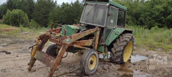 JOHN DEERE 2130 SN: 158696 TRACTOR WITH LOADER