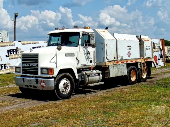 1998 MACK CH T/A FUEL & LUBE TRUCK VIN: 1M1AA12Y7WW079151