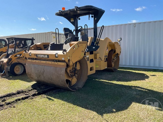 2011 CATERPILLAR CB64 DOUBLE DRUM VIBRATORY ROLLER SN: CAT0CB64VDJM00254