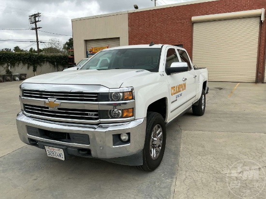 2015 CHEVROLET SILVERADO 2500HD LTZ CREW CAB 4X2 PICKUP VIN: 1GC1CWE86FF514325
