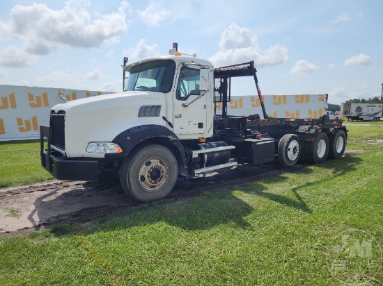 2009 MACK GU (GRANITE) TRI ROLL OFF TRUCK VIN: 1M2AX13C49M003089