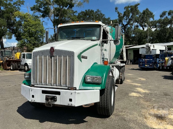 2015 KENWORTH T8 SERIES TRI-AXLE REAR DISCHARGE MIXER TRUCK VIN: 1NKDX7EX9FR469165