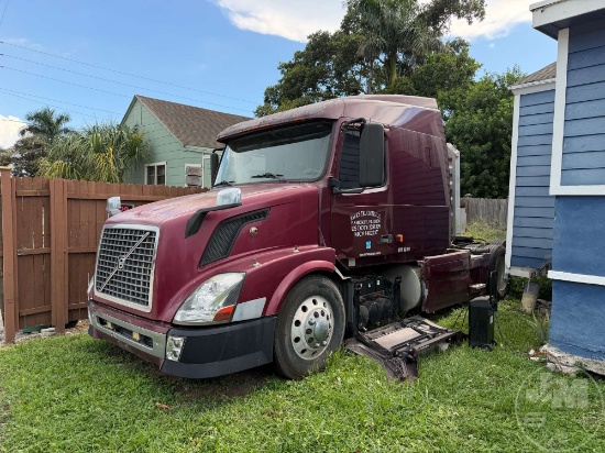 2006 VOLVO TRUCK VNL TANDEM AXLE TRUCK TRACTOR VIN: 4V4NC9TJ56N446960