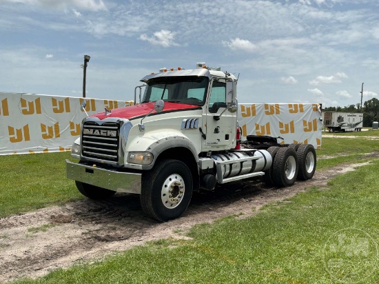 2011 MACK GU613 (GRANITE) TANDEM AXLE DAY CAB TRUCK TRACTOR VIN: 1M1AX09Y0BM009544
