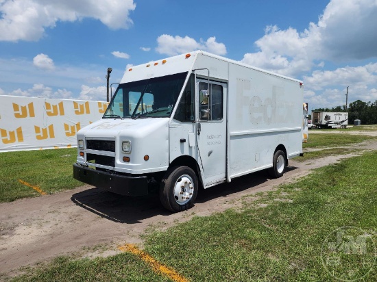 2000 FREIGHTLINER MT45 CHASSIS SINGLE AXLE VAN TRUCK VIN: 4UZA4FF42YCF78552