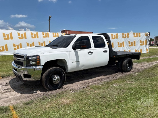 2011 CHEVROLET SILVERADO SINGLE AXLE CREW CAB 4X4 FLATBED TRUCK VIN: 1GC4KZC89BF113849