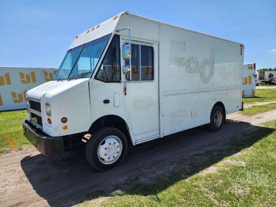 1998 FREIGHTLINER MT45 CHASSIS SINGLE AXLE VAN TRUCK VIN: 4UZA4FF46WC897348