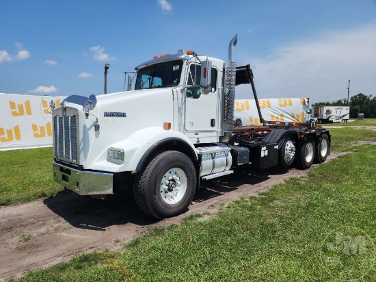 2015 KENWORTH T800 TRI ROLL OFF TRUCK VIN: 1NKDLP0X6FJ451837