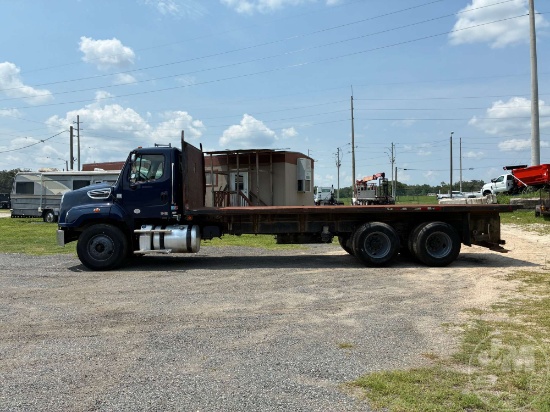 2018 FREIGHTLINER 114SD TANDEM AXLE REGULAR CAB FLATBED TRUCK VIN: 1FVHG3FE2JHJN4591