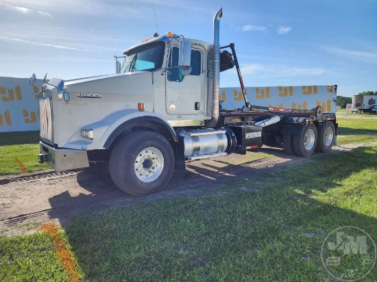 2017 KENWORTH T800 T/A ROLL OFF TRUCK VIN: 1NKDL40XXHJ177592