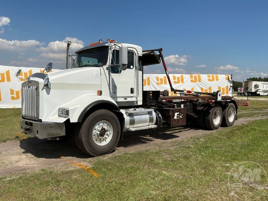 2015 KENWORTH T/A ROLL OFF TRUCK VIN: 1NKDLP9X9FJ448157